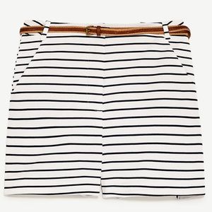 NWT ZARA WHITE/NAVY STRIPED SHORTS M